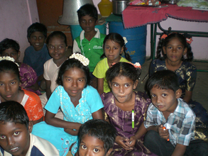 Photo - The chirldren who commute to school from Kannagi Nagar