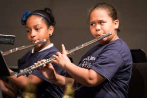 Two flutists play with passion!