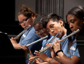 Flute players play with passion!