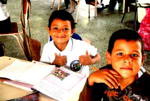 Escuela Nueva Students with Learning Guides