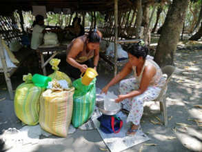 Community Members Prepare their Relief Packs