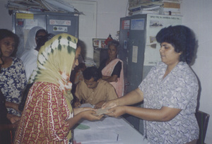 Helping poor Sri Lankan families-- photo 2