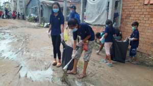 Children clean the community