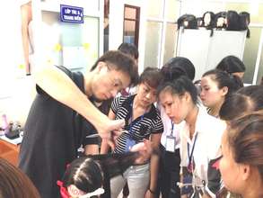 Learn hair cutting technique from a Japanese guest