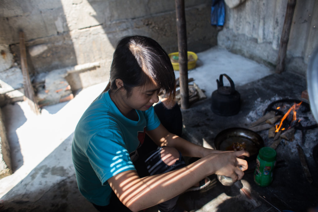 Thuyet prepares meal at home