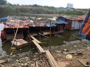 These boats are where many migrant families live