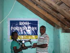 Mrs.Vanakkam Mary, a widow receives sewing machine