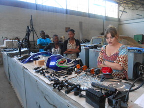 Samantha & others tour motorcycle factory