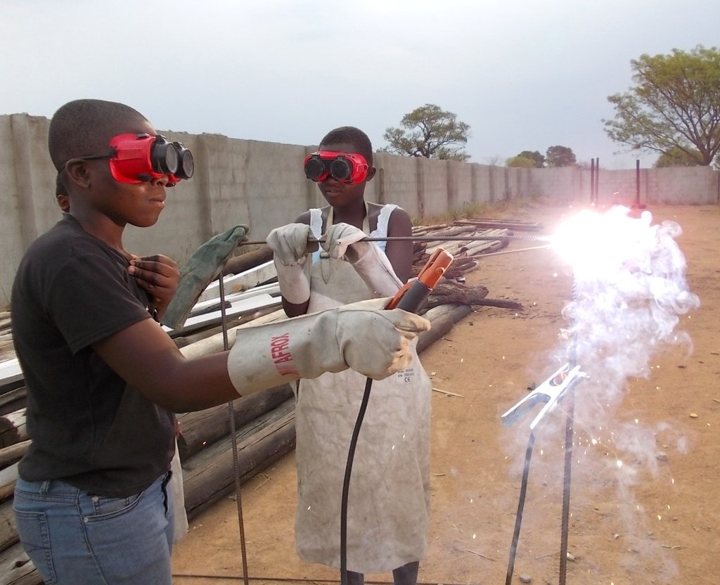 BUILDING THE FUTURES OF 100 ZIMBABWEAN GIRLS