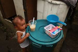 child displaced by flood waters with AAI food