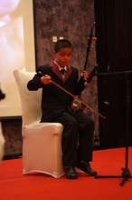 Pan Pan playing the erhu in front of 300 people