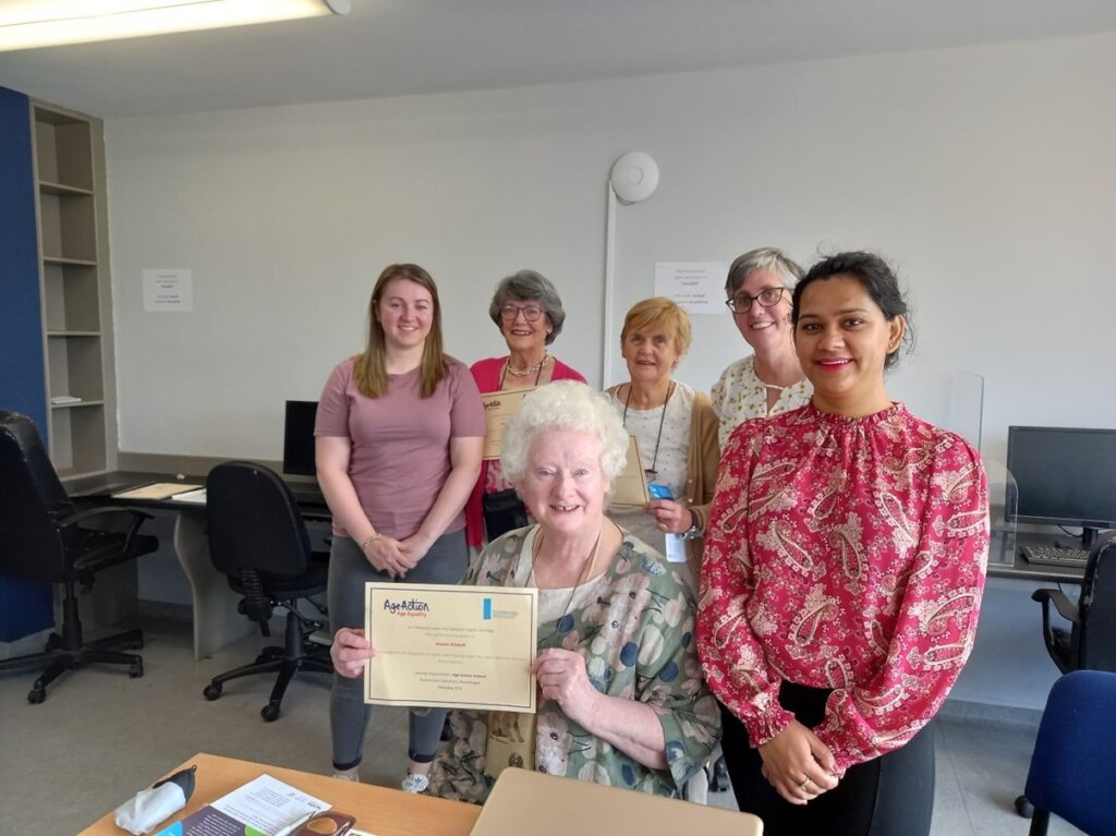 Help older people learn basic IT skills