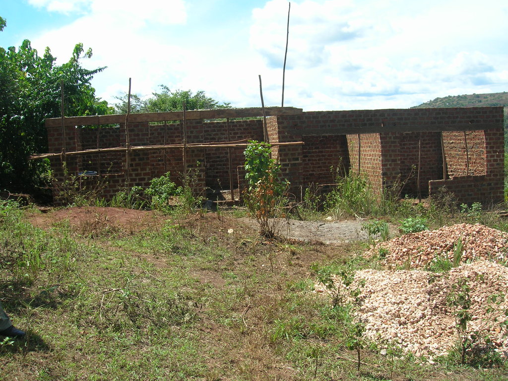 Build a school for 400 vulnearble kids in Uganda
