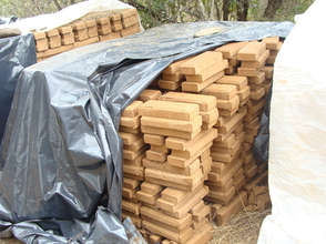 Interlocking mud bricks