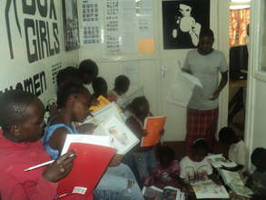 girls reading moment