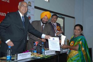 Ms.Jayamma.,President-CMM receives National Award