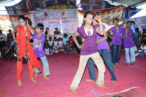 Children performing a special No.on CMM's XII CGT