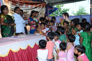 Children' love to CMM President on her B'dayOct.16