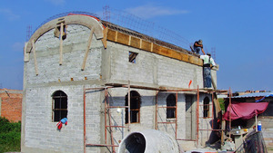 New crew members working on their first casita.