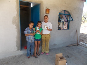 Oscar, Geraldy, & Maria Chavarria Lara out front!