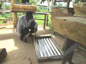 KIRUCODO Volunteer working of hive cover