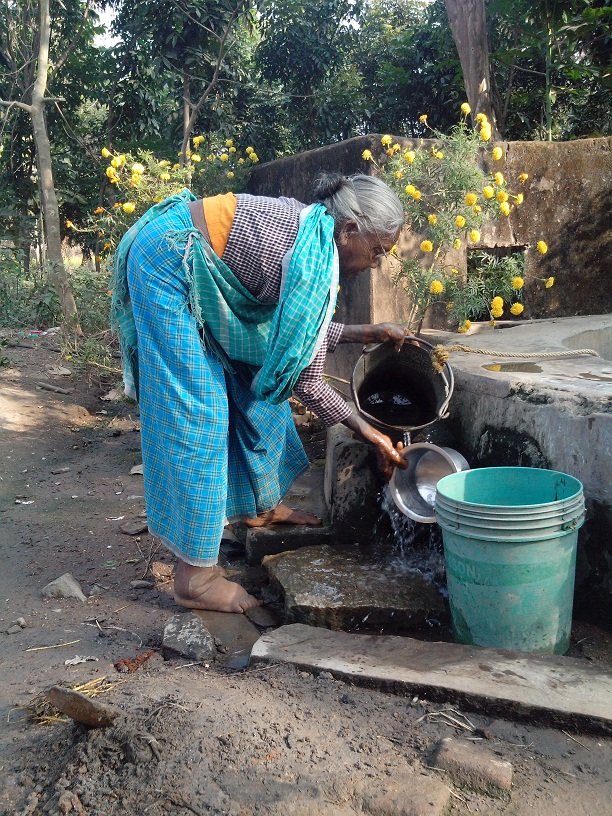 Saroni Soren taking out water from the well