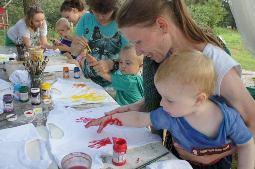 Summer camp for orphanage-leavers with children