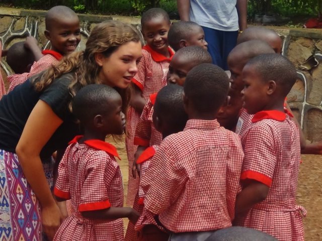 Many volunteers assist teachers at school