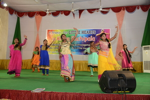 Some of the older girls ... is that Padma!