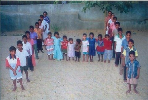 Children spelling H