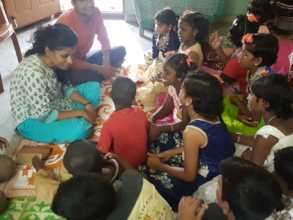 Children having fun with GG visitors