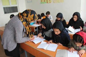 A teacher trained by AIL working with students