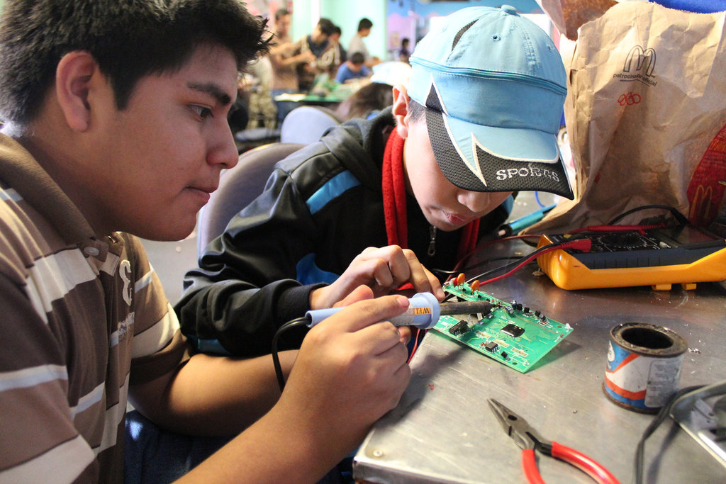 250 will help Mexicans scientists learn English