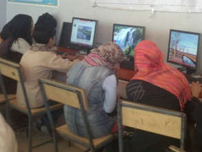 Students in an AIL computer class