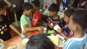 Children are playing games in a community library