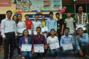 Class photo of certificate delivery