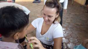 Learn kids how to brush their teeth