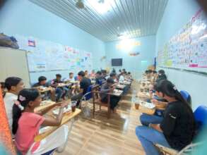 Farewell food with children in Phchum Ben