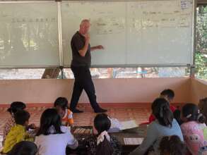Teaching English at refugee camp by volunteer