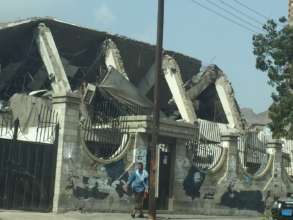 A building in Aden destroyed in the war
