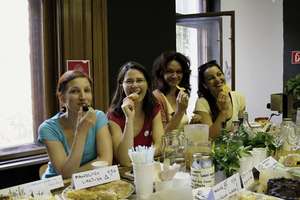 Girls from Len tak tak in their restaurant