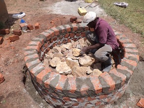 Stone Graveling the base before filling with conc
