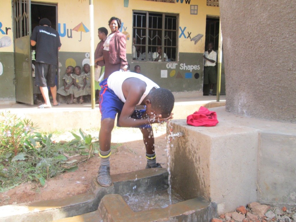 A pupil using up tank water