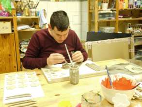 2. Misko is creating a ceramic bowl