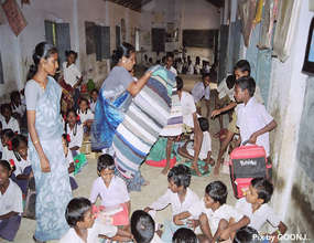 Children with the sitting mat!