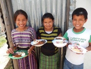 Nitke and classmates with their lunch
