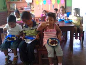 Hot daily lunches in Nicaragua