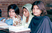 Improved Carpet Looms for 200 Families in Pakistan