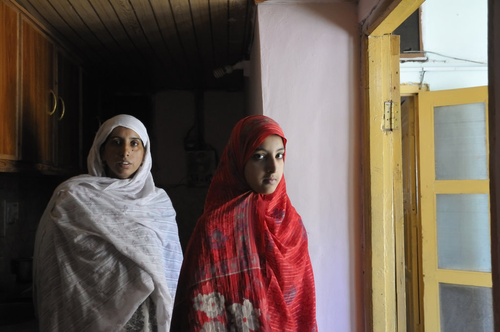 Momina and her mother. Photo: RedR/Usman Ghani