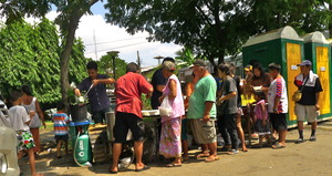 Providing meals to victims of Rom Klao fire.